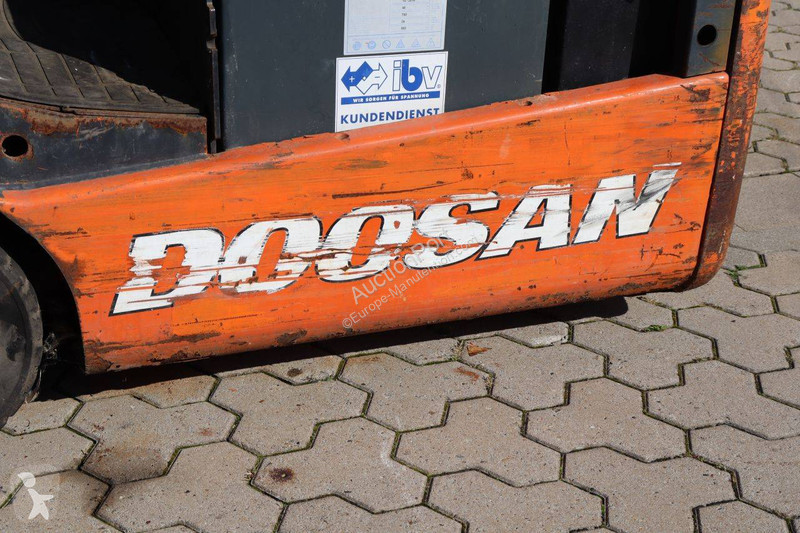 Empilhador elevador Doosan B15T-5