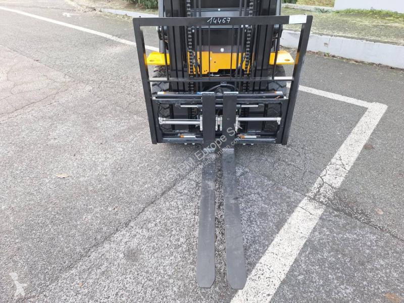 Teleskopický manipulátor Hangcha  XE25i...