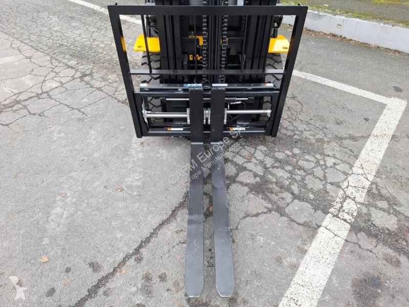 Teleskopický manipulátor Hangcha  XE25i...