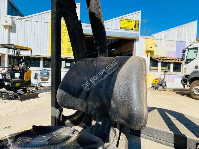 Heftruck Nissan  FGD02A30Q Chariot élévateur