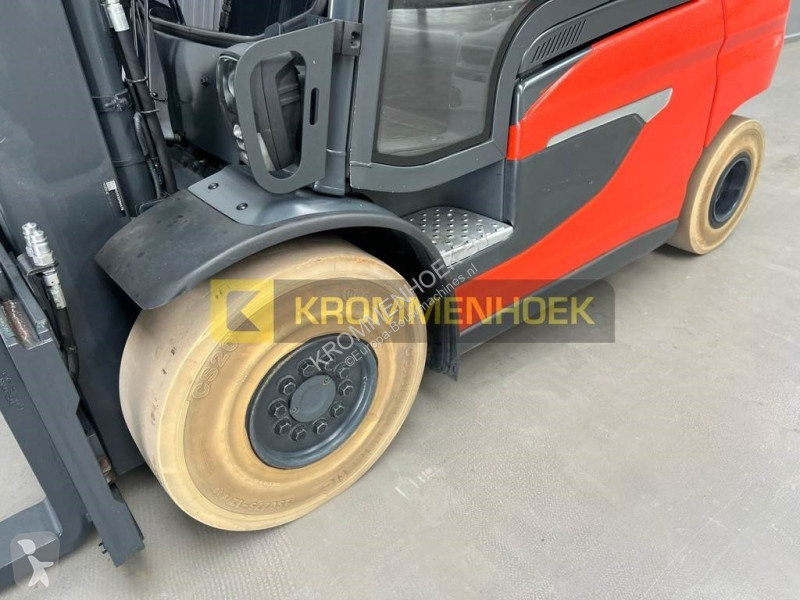 Teleskopický manipulátor Linde X 30