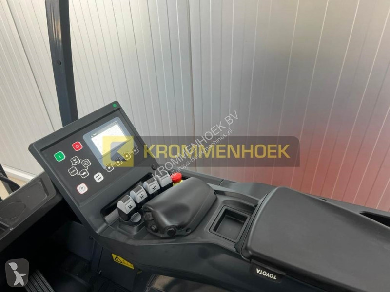 Teleskopický manipulátor Toyota 9 FBM 25 T