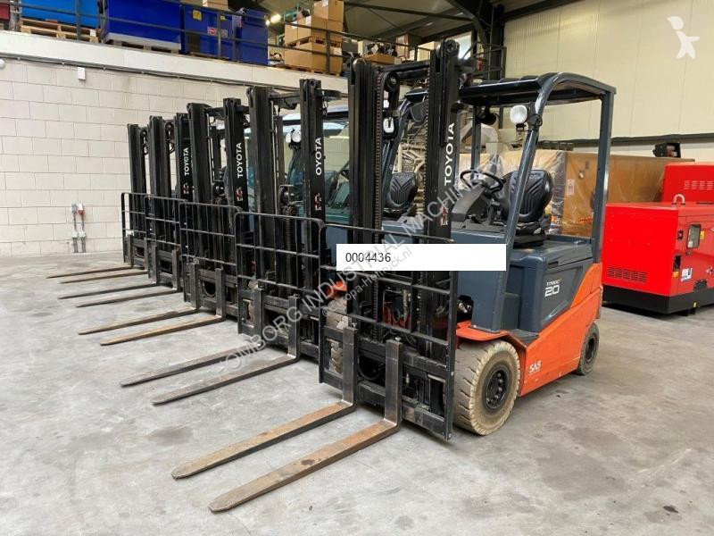 Teleskopický manipulátor Toyota 2 ton Traigo 20...