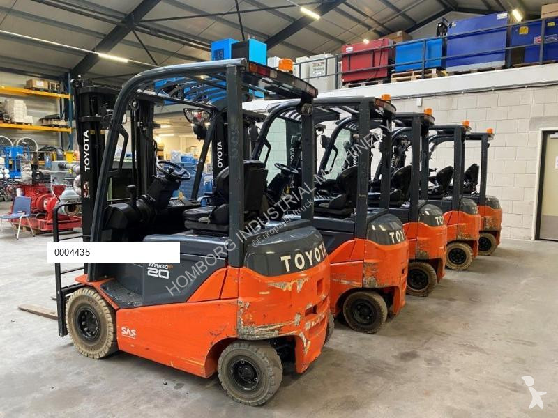Teleskopický manipulátor Toyota 2 ton Traigo 20...