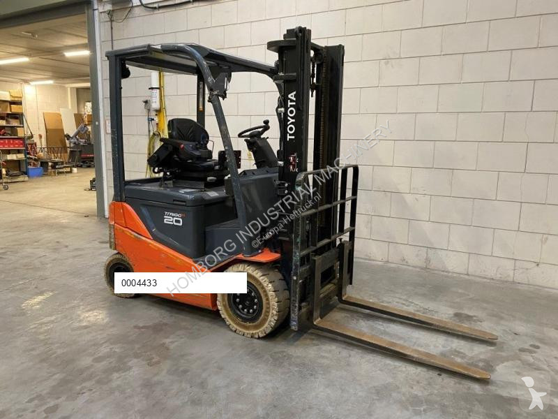 Teleskopický manipulátor Toyota 2 ton Traigo 20...