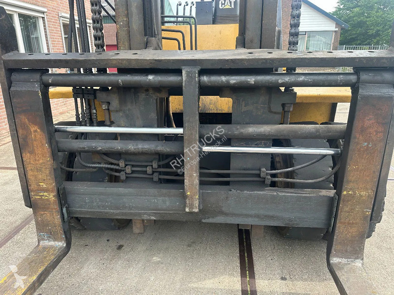 Heftruck Caterpillar DP100 VORKVERSTELLERS...