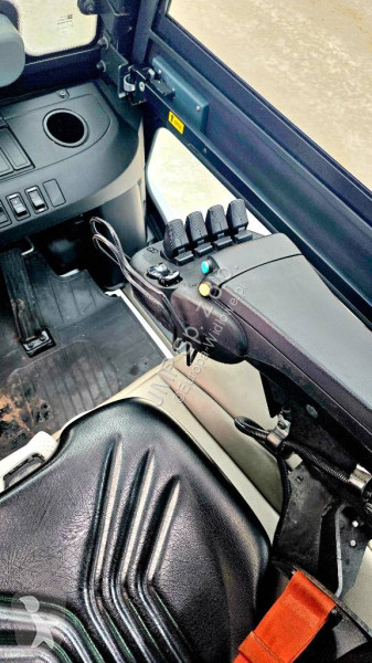 رافعة شوكية Unicarriers J1F4A40LQ  GX40