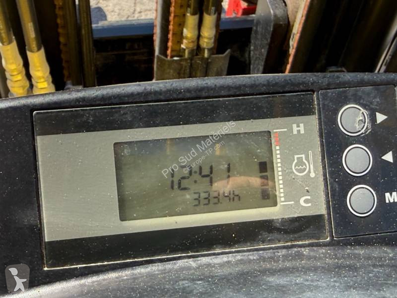رافعة شوكية Hyster
