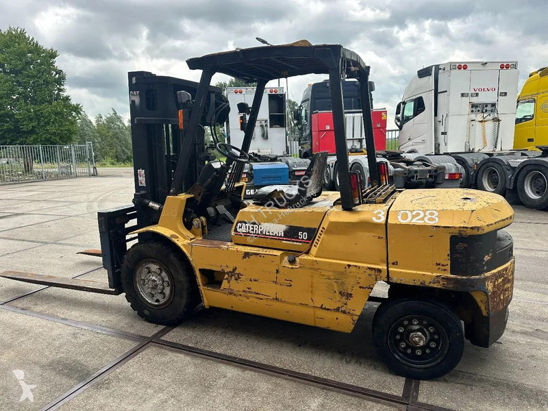 رافعة شوكية Caterpillar DP50 + VORKVERSTELLERS...