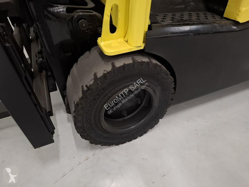رافعة شوكية Hyster