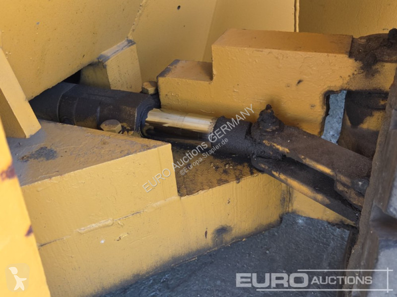 رافعة شوكية Caterpillar V130