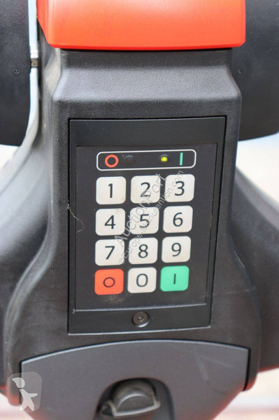Teleskopický manipulátor BT SWE140L