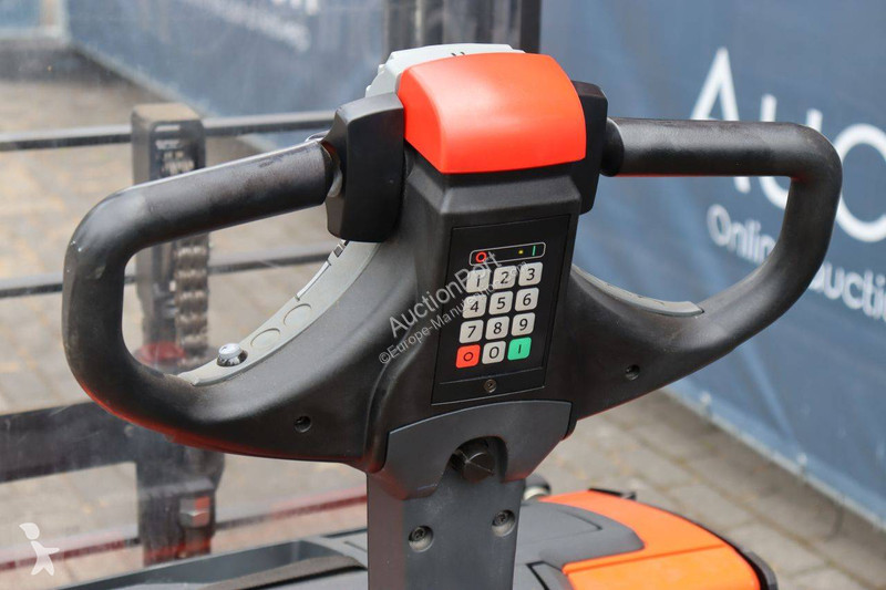 Teleskopický manipulátor BT SWE140L