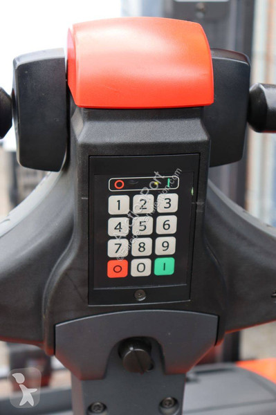 Teleskopický manipulátor BT SWE140L