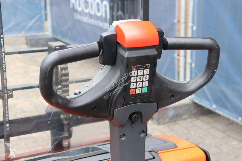Teleskopický manipulátor BT SWE140L