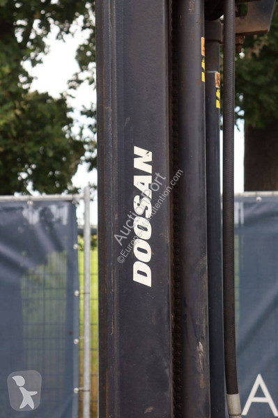 Навантажувач вилковий Doosan G25G