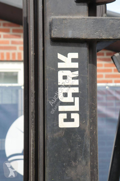 Chariot élévateur Clark EM25S