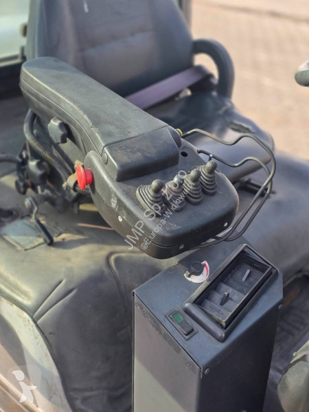 Teleskopický manipulátor Nissan FGD02 A 32 Q