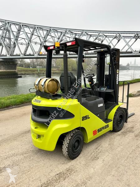 Chariot élévateur Clark  S25L
