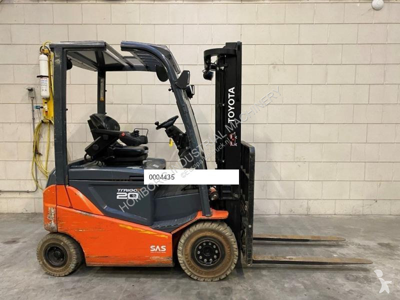 Teleskopický manipulátor Toyota 2 ton Traigo 20...