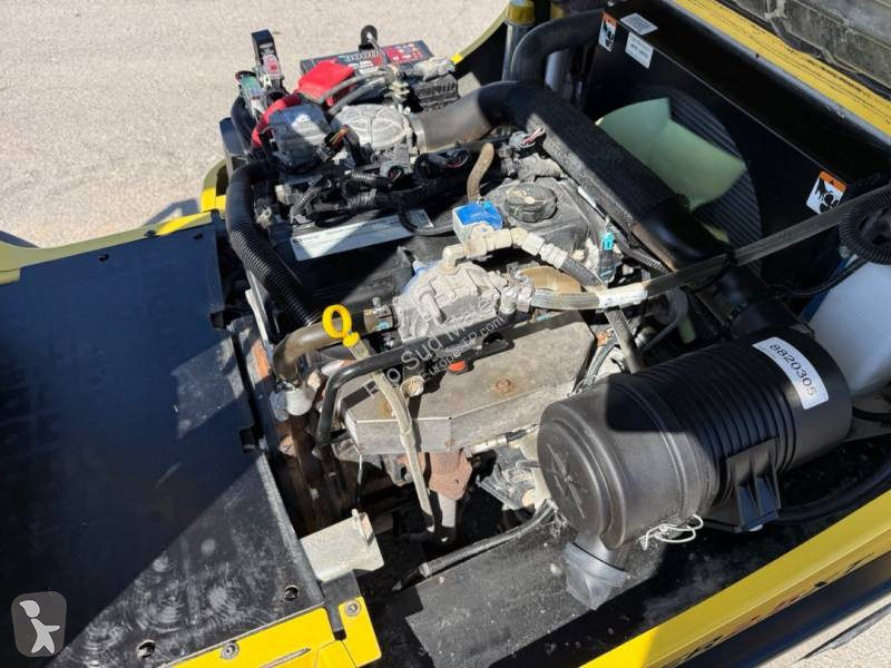رافعة شوكية Hyster
