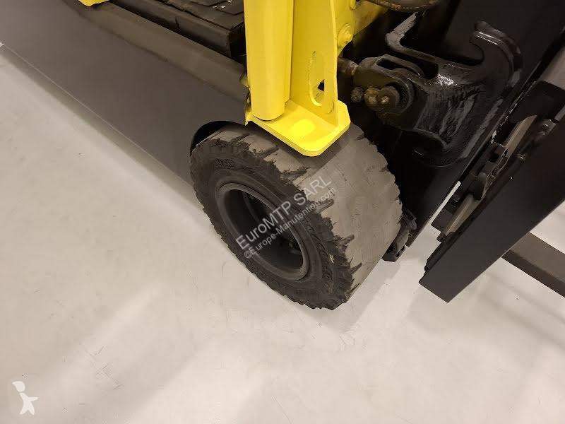 رافعة شوكية Hyster