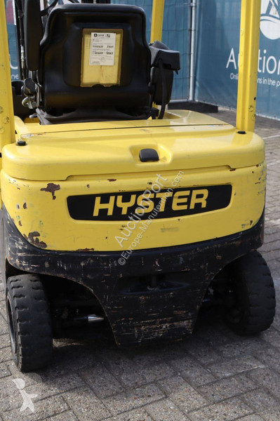 رافعة شوكية Hyster