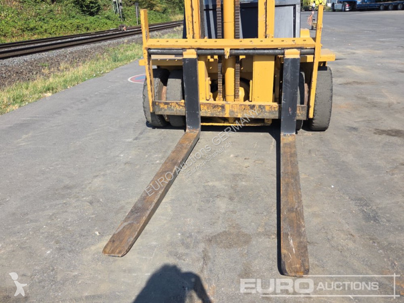 رافعة شوكية Caterpillar V130