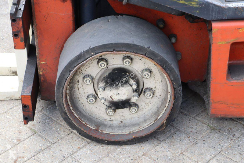 Teleskopický manipulátor Nissan KCUGH02F350