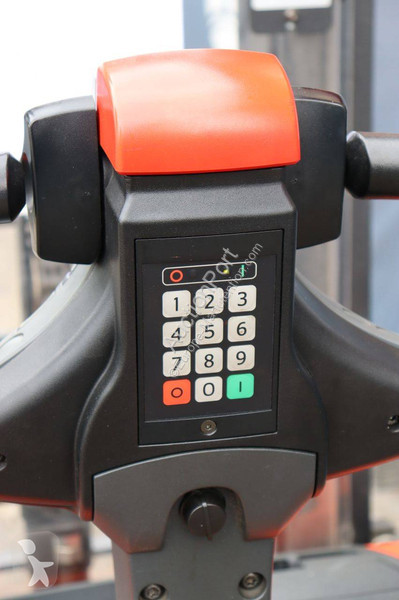 Teleskopický manipulátor BT SWE140L