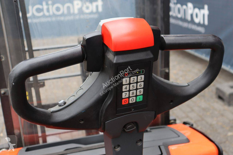 Teleskopický manipulátor BT SWE140L