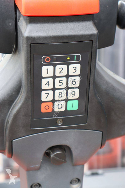 Teleskopický manipulátor BT SWE140L