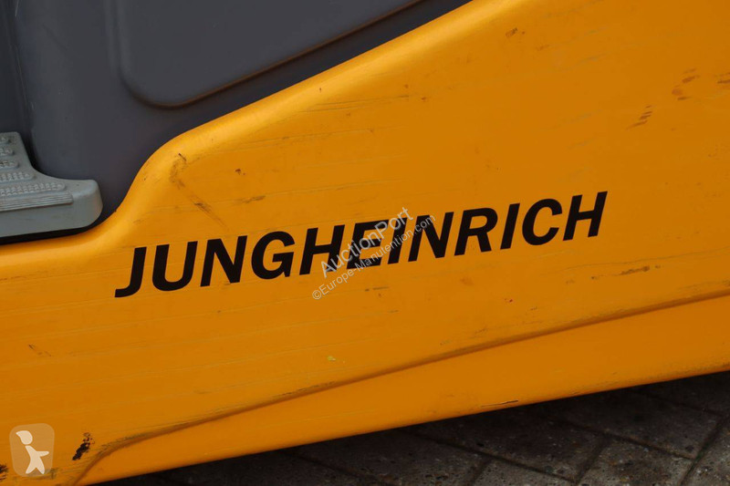 Chariot élévateur Jungheinrich 425S