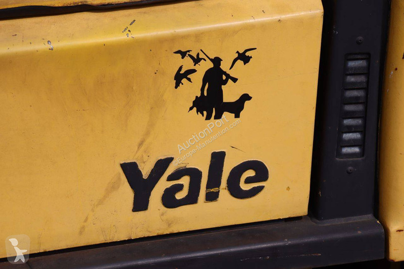 Навантажувач вилковий Yale GLP25-E2185