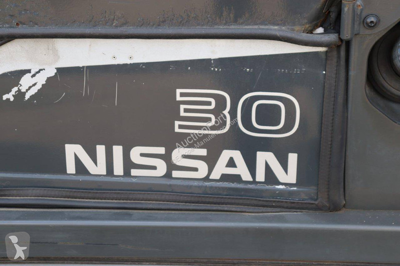 Nissan 30 Forklift