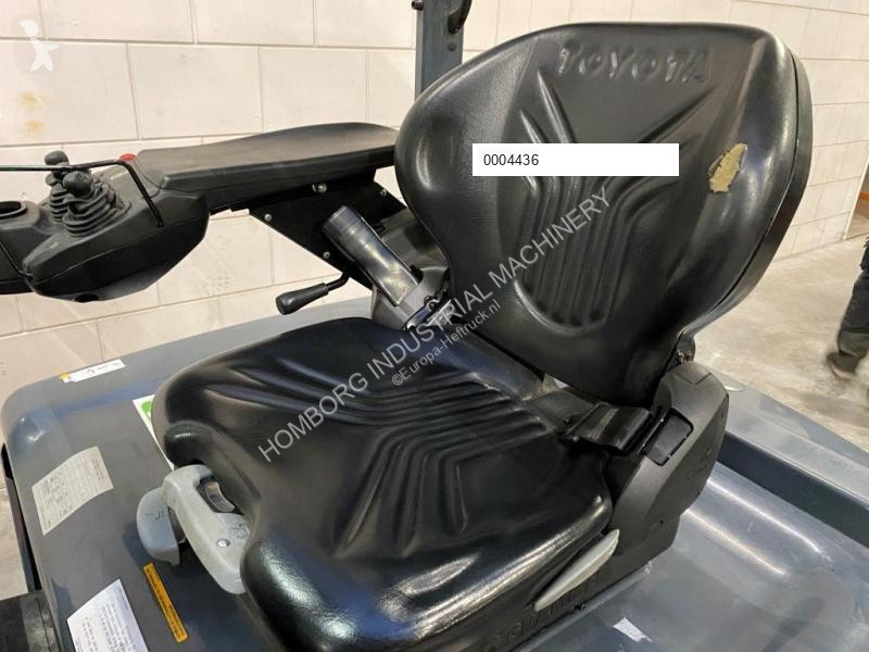 Teleskopický manipulátor Toyota 2 ton Traigo 20...