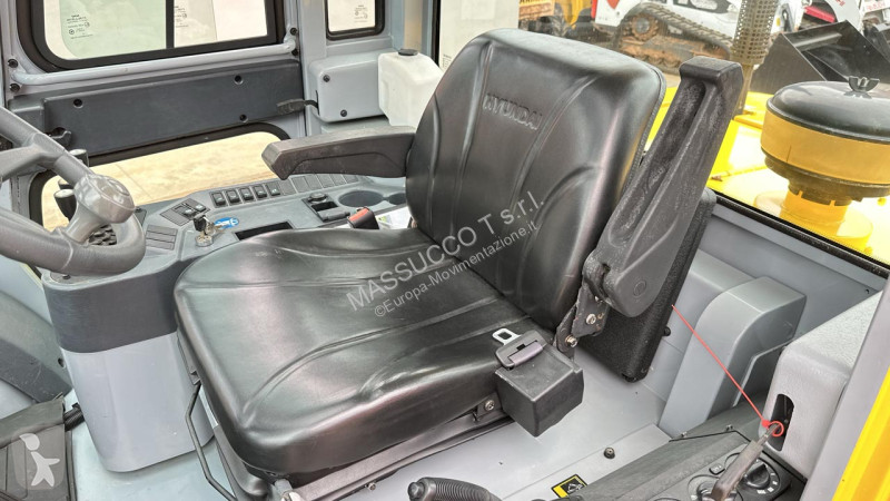 رافعة شوكية Hyundai 80D-7E