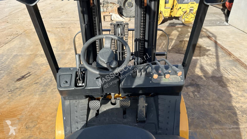 رافعة شوكية XCMG FD35T