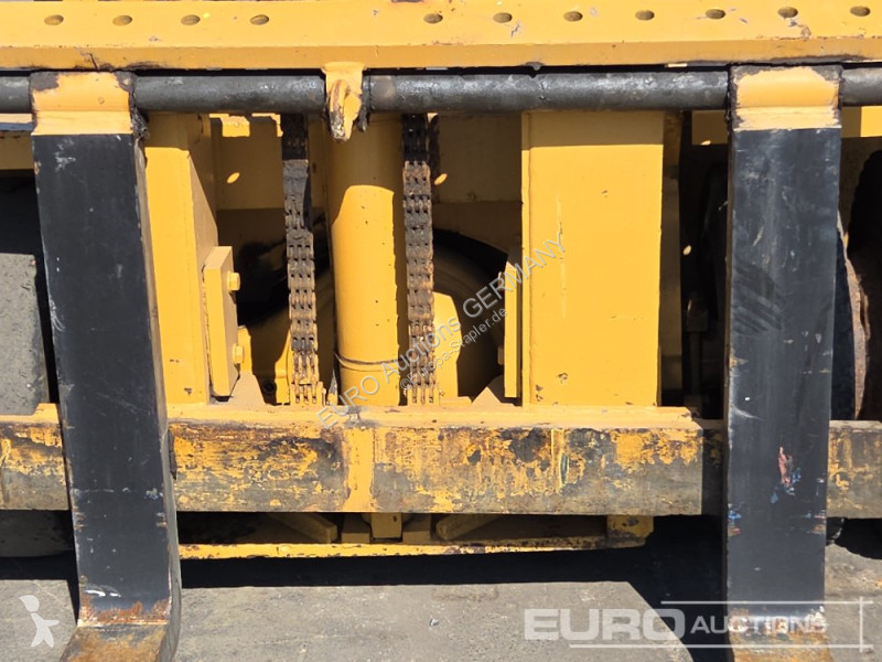 رافعة شوكية Caterpillar V130