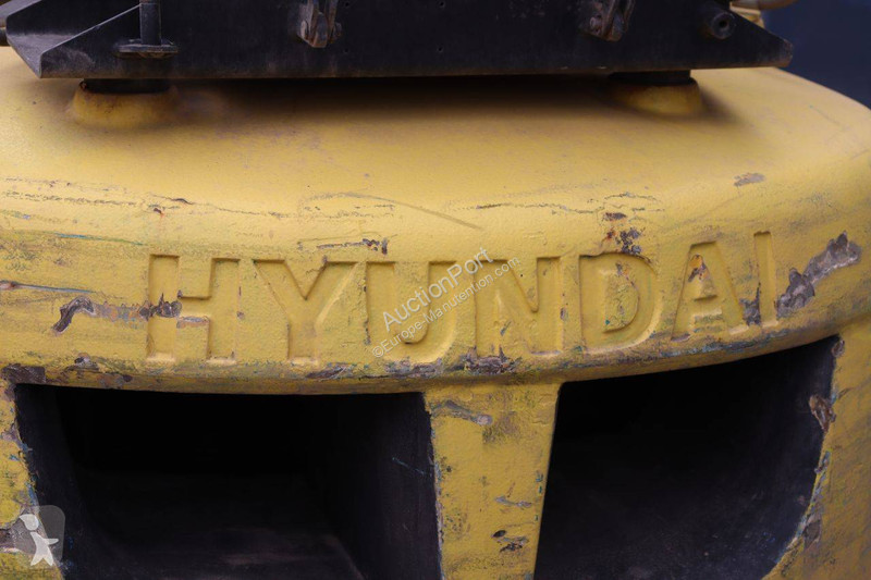 Hyundai 33L-7A Forklift
