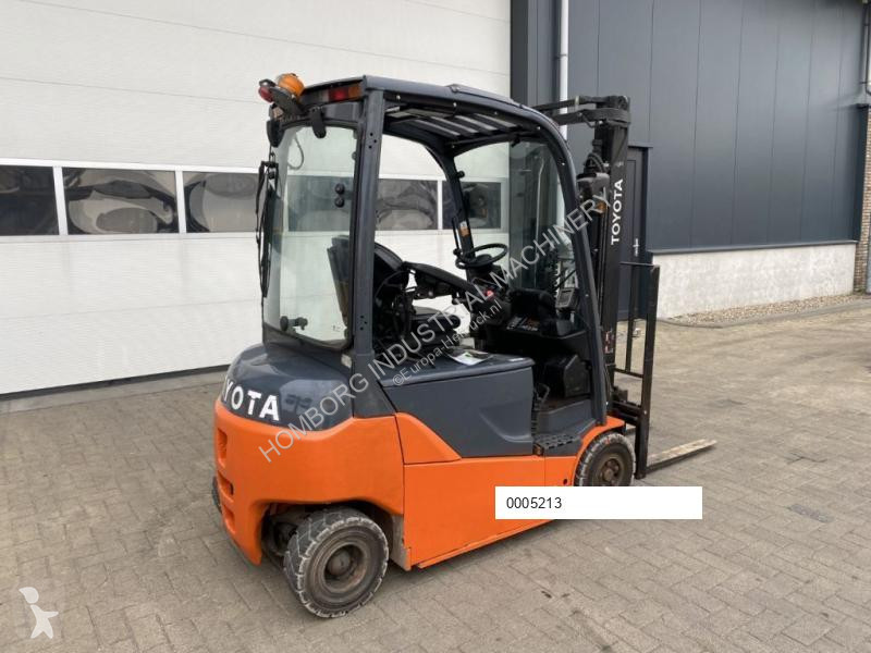 Teleskopický manipulátor Toyota Traigo 16...