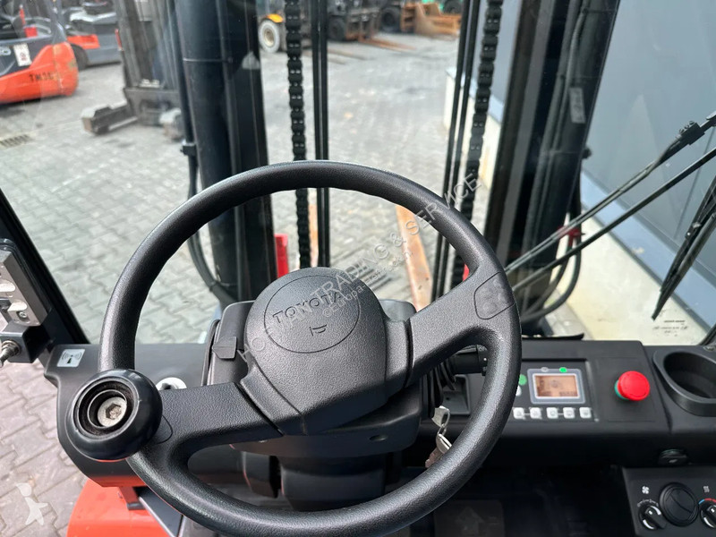 Teleskopický manipulátor Toyota 8FBMT45