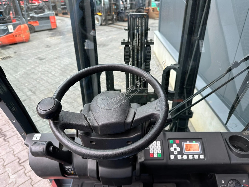Teleskopický manipulátor Toyota 8FBMKT25