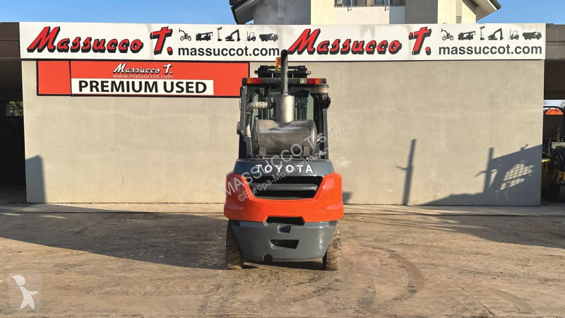 رافعة شوكية Toyota