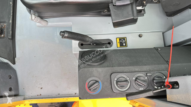 رافعة شوكية Hyundai 80D-7E