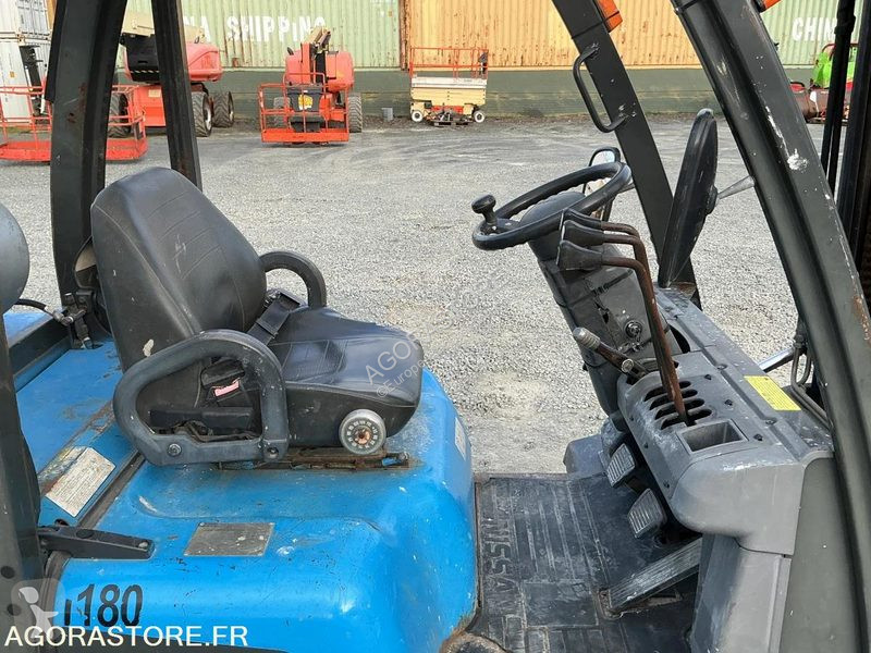 رافعة شوكية Nissan UD02A25PQ - 3F550