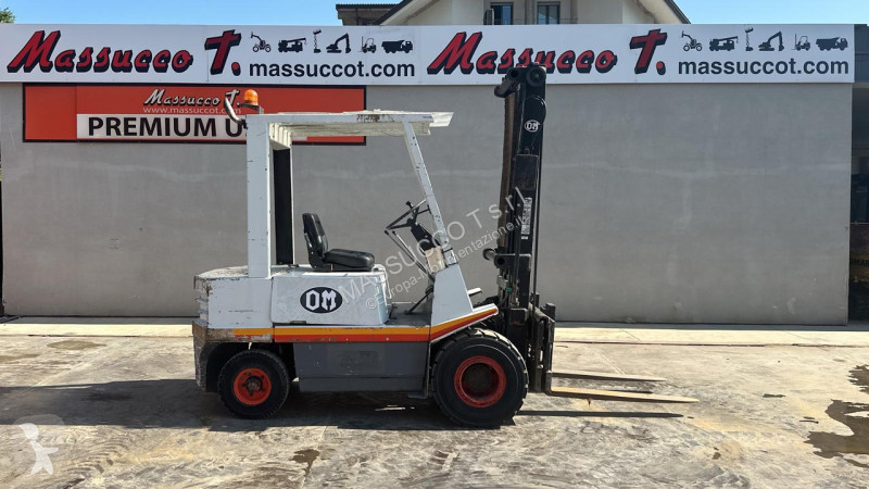 Teleskopický manipulátor Fiat OM DI30C