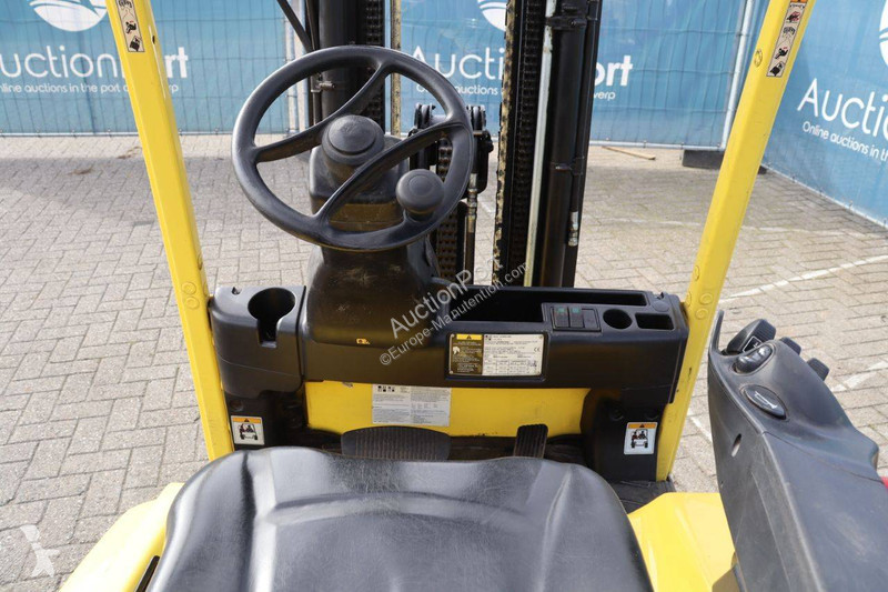 رافعة شوكية Hyster