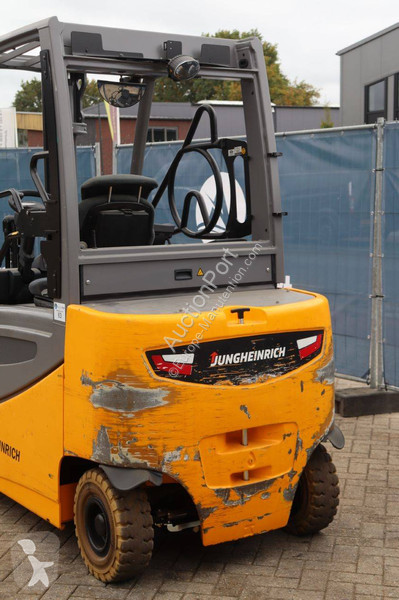 Chariot élévateur Jungheinrich 425S
