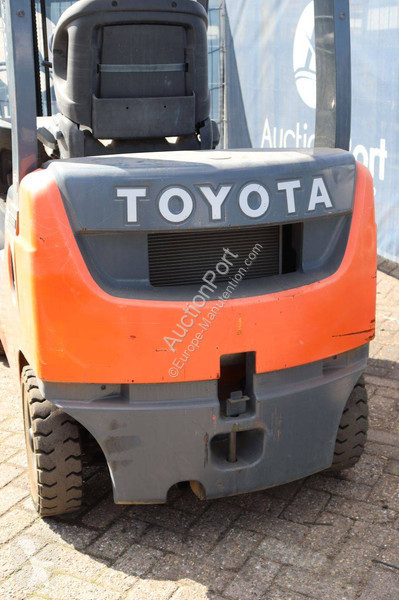 Carretilla elevadora Toyota 02-8FD15